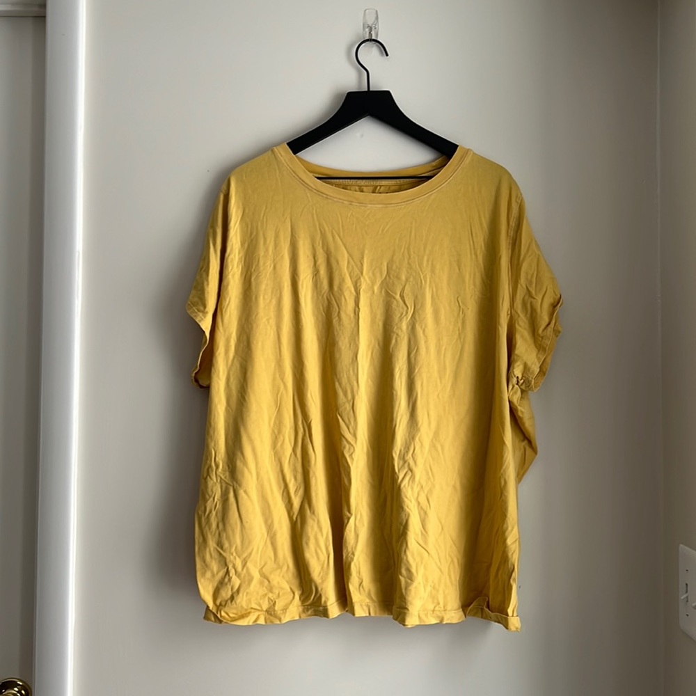 Universal Thread mustard yellow tee